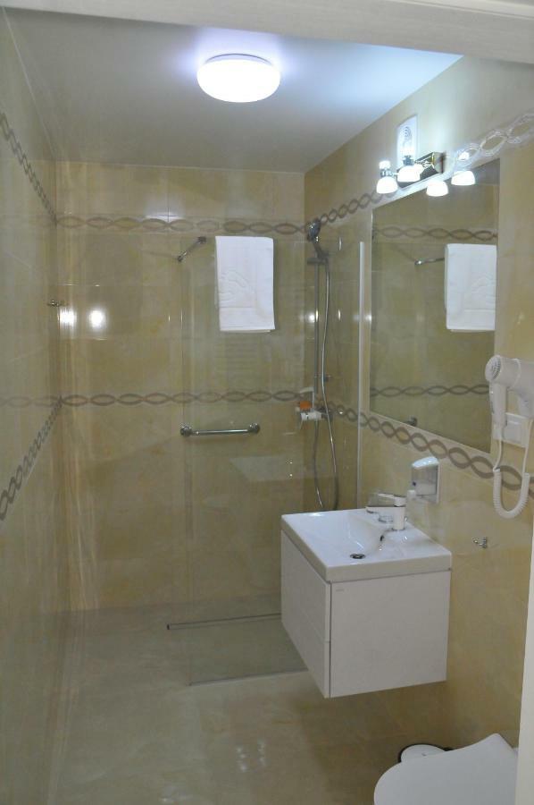 Hotel Lord Radom Ngoại thất bức ảnh